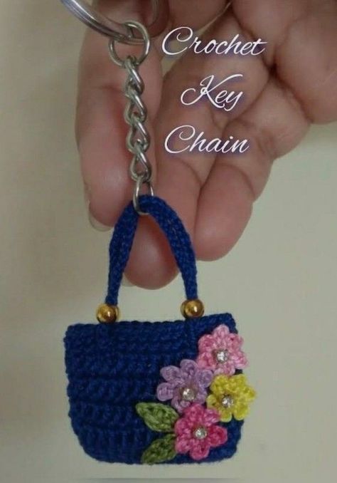 Easy Crochet Keychain, Microcar, Crochet Keychain Pattern, Crochet Wedding, Crochet Stitches For Beginners, Crochet Flower Tutorial, Crochet Instructions, Crochet Heart, Crochet Keychain