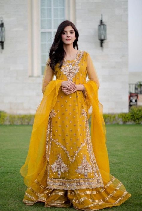 Crochet Cable Knit, Indian Photos, Partywear Suits, Best Couple Pictures, Indian Fashion Trends, Hania Amir, Dress Book, Crochet Cable, Ayeza Khan