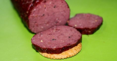 Venison Summer Sausage Recipe, Homemade Summer Sausage, Deer Sausage, Venison Sausage Recipes, Summer Sausage Recipes, Venison Sausage, Beef Stick, Dessert Chef, Homemade Sausage Recipes