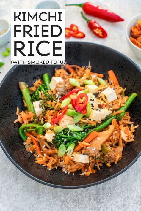 This kimchi fried rice is topped with smoked tofu for a quick and super tasty meal. Healthy Kimchi Fried Rice, Kimchi Fried Cauliflower Rice, Tofu Kimchi Fried Rice, Tofu Fried Rice Vegan, Tofu Cauliflower Fried Rice, Broccoli Tofu, Smoked Tofu, Tenderstem Broccoli, Kimchi Fried Rice