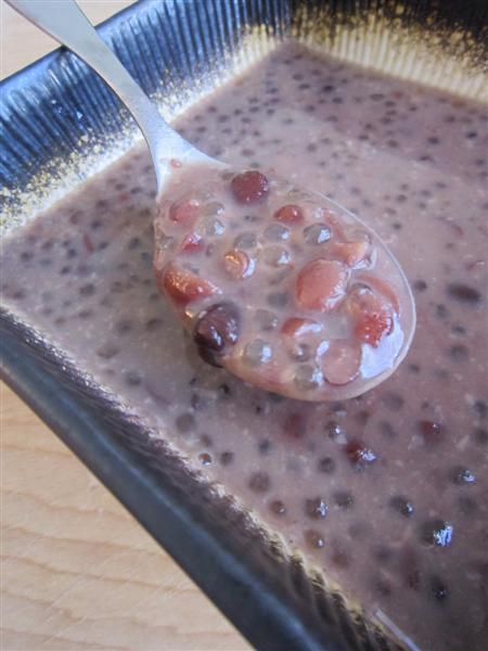 Red Bean Dessert, Chinese Sweets, Malaysia Recipes, Cooking With Coconut Milk, Chinese Banquet, Soup With Coconut Milk, Red Bean Soup, Chinese Desserts, Vietnamese Dessert