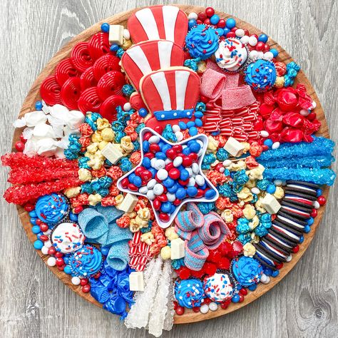 4th Of July Candy, Blue Treats, 4th July Food, 4th Of July Dessert, Lady Decluttered, Blue Decorations, Buffet Dessert, Candy Board, Patriotic Food