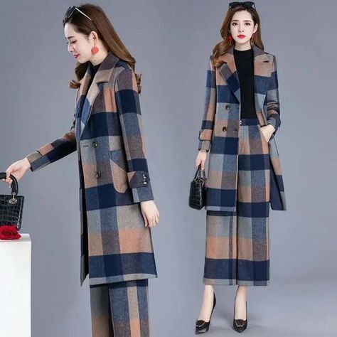 Woollen Dresses, Ladies Long Coat, Stylish Kurtis Design, Western Dresses For Women, Stylish Work Attire, Winter Collars, Plaid Outfits, Autumn Clothes, Plaid Coat