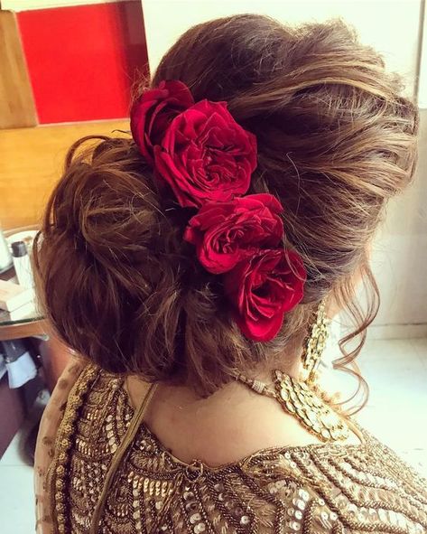 Indian bridal hairstyles inspiration | Messy hair buns adorned with red roses | Indian bridal look inspiration | Wedding hair updos | Indian brides | Fresh flower hairstyles | Hairstyles for Indian brides | Messy hairs| Credits: Ritika Hairstylist | Every Indian bride’s Fav. Wedding E-magazine to read. Here for any marriage advice you need | www.wittyvows.com shares things no one tells brides, covers real weddings, ideas, inspirations, design trends and the right vendors, candid photographers . Ritika Hairstylist, Flower Hairstyles, Boho Hair Tutorial, Messy Wedding Hair, Hairstyles Inspiration, Bridal Hair Buns, Bridal Hair Inspiration, Flowers In Her Hair, Hair Buns