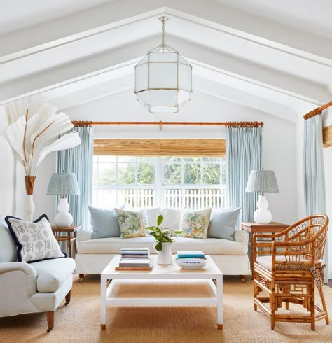 A 1970s Florida Ranch Gets a Bright and Charming Transformation Coastal Living Room, Modern Curtains, Coastal Interiors, Serena & Lily, Florida Home, Southern Living, Beach Cottages, Coastal Living, Decoration Design