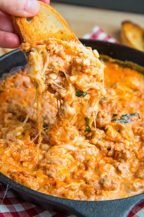 Lasagna Dip Lasagna Dip, Fingerfood Party, Party Punch, Party Appetizers, Buffalo Chicken Dip, Football Food, Snacks Für Party, Yummy Dips, Minestrone