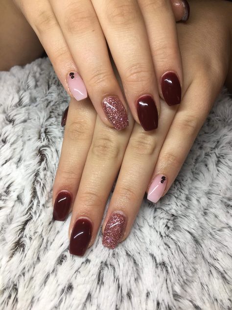 Baby pink, rose gold glitter and burgundy Burgundy And Rose Gold Nail Designs, Rose Gold And Red Nails, Maroon And Rose Gold Nails, Pink And Maroon Nails, Red And Rose Gold Nails, Maroon And Pink Nails, Pink And Burgundy Nails, Burgundy And Pink Nails, Burgundy And Rose Gold Nails