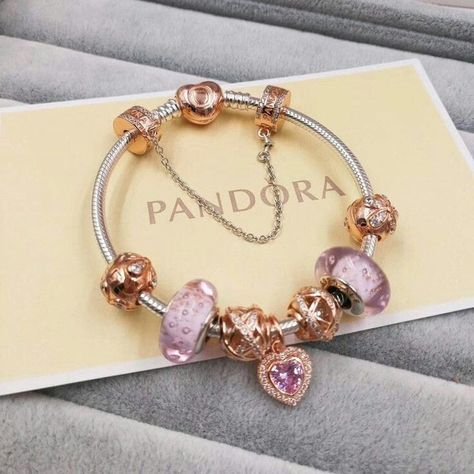 Pandora Charms Rose Gold, Pandora Jewlery, Jóias Body Chains, Pandora Jewelry Box, Pandora Bracelet Charms Ideas, Pandora Bracelet Designs, Pandora Rose Gold, Diy Jewelry To Sell, Pandora Jewelry Charms