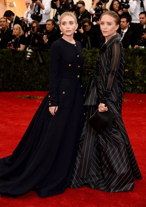 Pin for Later: The Ultimate Mary-Kate and Ashley Time Machine 2014 Best Met Gala Looks, Mary Kate And Ashley Olsen, Ashley Olsen Style, Olsen Twins Style, Mary Kate And Ashley, Met Gala Outfits, Met Gala Dresses, Gala Outfit, Charles James