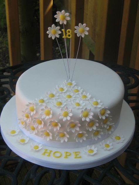 18th Birthday Cake Simple, Chocolate Daisy Cake, Birthday Cake Daisy Flower, Fondant Daisy Cake, Simple Fondant Cake, Chocolate Cake With Daisies, Upsy Daisy Cake, Simple Birthday Cake Designs, Cake For Boyfriend