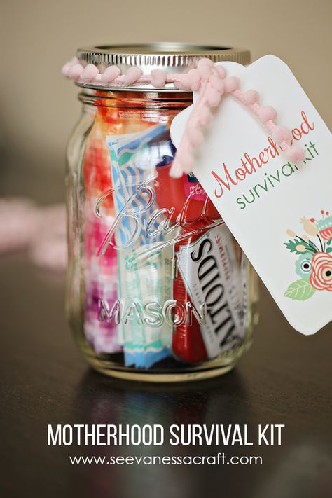 Motherhood Survival Kit Jar - Gift Idea for Moms with Free Printable Tag Mother To Be Gift Ideas, Mom Survival Kit Gift, Mommy Survival Kit, New Mom Survival Kit, Mom Survival Kit, Survival Kit Gifts, Mother To Be, Gift Jar, Free Printable Tags