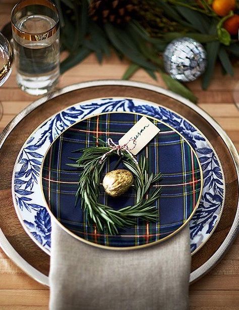 Chris Botti, Blue Christmas Decor, Holiday Greenery, Tartan Christmas, Christmas Table Decor, Gold Christmas Decorations, Christmas Tablescape, White Christmas Decor, Christmas Tablescapes