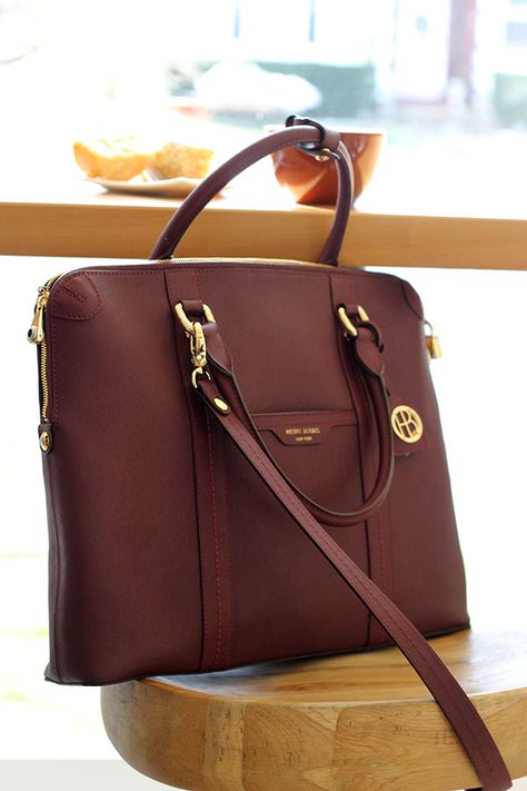 Luxury Leather-lined Office Satchel, Luxury Leather-lined Satchel For Office, High-end Office Bags With Leather Lining, High-end Office Shoulder Bag With Leather Handles, Formal Briefcase With Handles, Shoulder Bag Style, Side Purses, Classy Purses, Briefcase Women, Trendy Purses