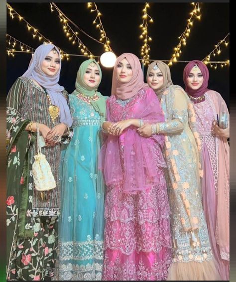 Photography Poses In Garara, Wedding Dresses For Girls Indian, Hijab Style For Wedding, New Hijab, Islamic Fashion Dresses, Pakistani Party Wear Dresses, Function Dresses, Shadi Dresses, Maxi Design