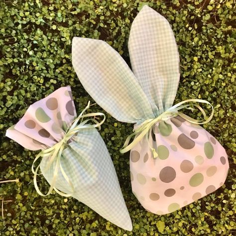 Easter Sewing Projects, Easter Fabric Crafts, Christmas Advent Calendar Diy, Easter Treat Bags, Fun Easter Crafts, Ornaments Homemade, Easter Craft Decorations, Fabric Christmas Ornaments Diy, Easter Fabric