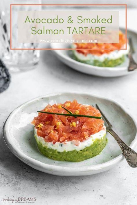 A quick and easy appetizer with layers of mashed avocado, smoked salmon and cream cheese with chives. Add a zing with lemon zest and serve it with crunchy tortillas. A perfect start of a meal for an informal or even formal dinner. It's ready in just 15 minutes and you only need 5 ingredients! Smoked Salmon Tartare, Avocado Tartare, Smoked Salmon And Avocado, Tartare Recipe, Salmon And Avocado, Salmon Appetizer, Salmon Tartare, Salmon Cream Cheese, 2023 Recipes