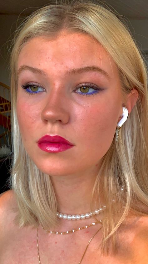 Blue eyeliner under eye colorful color miner under eye Blue Eyeliner Blonde Hair, Coloured Eyeliner Ideas, Light Blue Liner Makeup Look, Colored Eyeliner Waterline, Simple Blue Eyeliner Look, Mama Mia Makeup Ideas, Mamma Mia Party Makeup, Blue Waterline Eyeliner, Blue Mascara Looks Blue Eyes