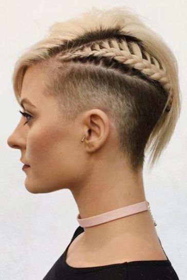 Cool Short Hair, Feathered Pixie, Viking Haircut, Undercut Long Hair, Shaved Side Hairstyles, Edgy Pixie Haircuts, Nape Undercut, Hair Undercut, Viking Hair