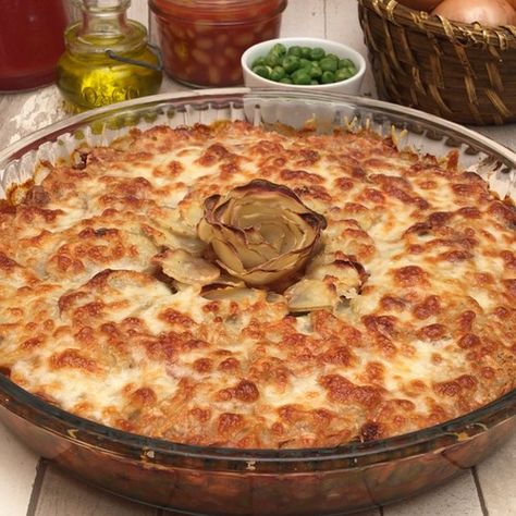 Quick cottage pie! Easy to make with ingredients straight from the cupboard...and still delicious! Chef Club Recipes Videos English, Chef Club Recipes Videos, Sausage Stars, Quick Quiche, Cheesy Meatloaf, Chef Club, Uk Recipes, Chefclub Tv, Cottage Pie