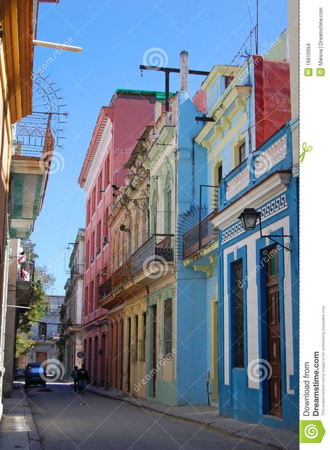 Havanna Cuba, Havana City, Cuba Street, Colorful Buildings, House Pictures, Cuban Art, Book Cheap Flights, Street House, Varadero