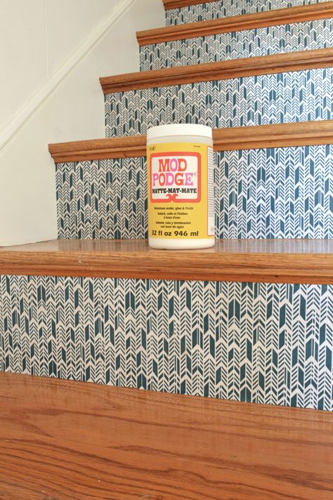 Transforming stairwell with fabric and paint. I would use starch for a non permanent application Stenciled Stair Risers, Wood Stairs With Painted Risers, Painted Stairs With Stencils, Stenciled Stair Risers Paint, Paint Stair Risers White, Stairwell Makeover, Stairwell Decor, Stairs Makeover Design, Diy Stairs Makeover