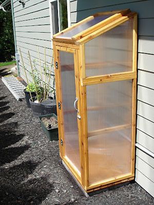 Cute Greenhouse, Diy Small Greenhouse, Diy Cold Frame, Cold Frame Greenhouse, Cold Frame Diy, Simple Greenhouse, Diy Greenhouse Plans, Outdoor Greenhouse, Greenhouse Shed