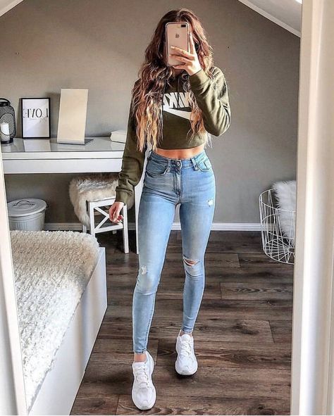 pinterest/// ★ bellamakay ★ Teenage Outfits, College Outfit, Teen Outfits, Cute Outfits For School, Spring Outfits Women, Pinterest Outfits, Teenager Outfits, Inspired Outfits, Summer Fashion Outfits