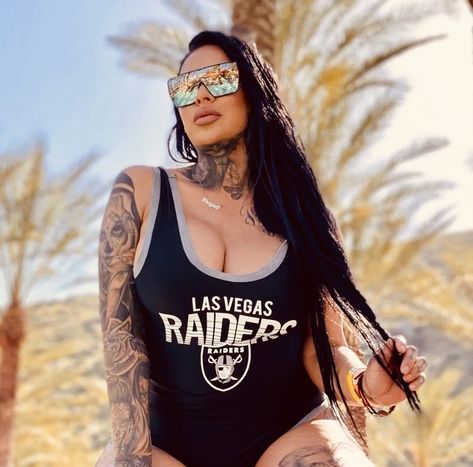 Oakland Raiders Hat, Raiders Wallpaper, Chola Girl, Raiders Baby, Raiders Girl, Chola Style, Oakland Raiders Football, Ig Profile, Raiders Football