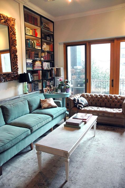 little green notebook Mismatched Sofas, Sofa Kulit, Velvet Sofa Living Room, Green Sofa Living Room, Blue Interior Design, Furnitur Ruang Keluarga, Green Notebook, Best Leather Sofa, Loveseat Living Room