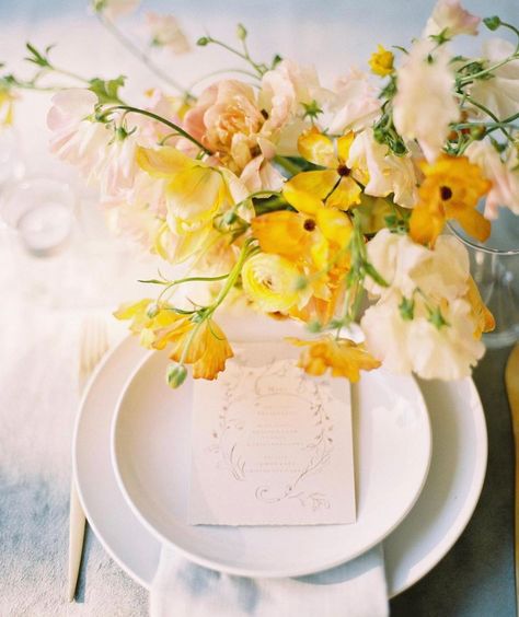 Bowl Arrangements, Mustard Wedding, Reception Table Design, Wedding Table Centrepieces, Floral Wedding Table, Wedding Centrepiece, Spring Table Settings, Decor Centerpieces, Wedding Floral Centerpieces