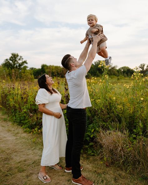 The Shepard’s family baby number 2 announcement photo shoot was everything and more, but more importantly how cute little Vinny was in his Big Bro sweater!! 😭 Swipe to the last picture to see my favorite photo of Vinny smelling the flowers 🌸🫶🏽 Big Brother Announcement Photoshoot, Baby Number 2 Announcement, Big Brother Announcement, Baby Number 2, Announcement Photos, Number 2, Big Brother, Oh Baby, Photo Shoot