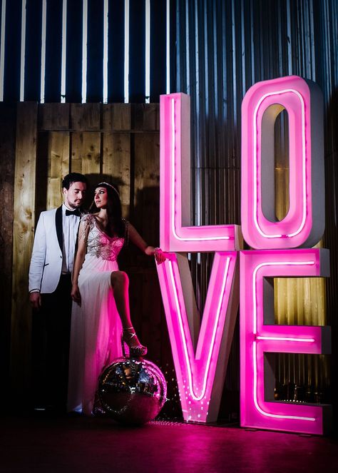 Modern & Chic | A Barn Wedding Inspiration Shoot with a Retro Twist #neonsigns #neon Pink Modern Wedding Decor, Neon Luxury Aesthetic, Sangeet Photobooth, Urban Wedding Decor, Electric Wedding, Neon Wedding Theme, Future Dusk, Events Branding, Barn Wedding Inspiration