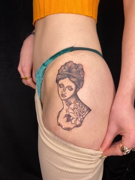 Venus Bust Tattoo, Roman Mythology Tattoo, Aphrodite Tattoo, Venus Aphrodite, Venus Tattoo, Tattoo Hip, Mythology Tattoos, Greek And Roman Mythology, Roman Mythology