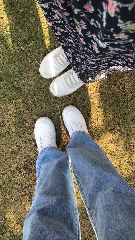 Besties goals 
Shoes pic Asthetic Pic With Bestie, Bestie Asthetic Picture, Friend Asthetic Picture, Asthetic Pics, 2 Best Friends, Asthetic Picture, Caption For Friends, Good Thoughts Quotes, Best Friends Photos