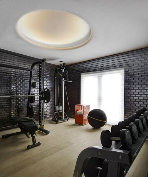 Home Gym Designs That Will Make You Wanna Sweat Home Gym Set, Dream Home Gym, Black Brick Wall, Home Gym Flooring, Home Gym Garage, Gym Setup, Basement Gym, Exercise Room, Gym Room At Home