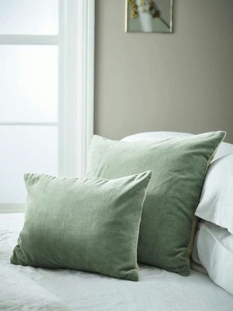 20 Beautiful Rooms Incorporating the Color Sage Green Pastel Bedrooms, Atmosphere Project, Beige Bed Linen, Black Bed Linen, Sage Green Bedroom, Linen Cushions, Bed Linen Design, White Linen Bedding, Green Throw