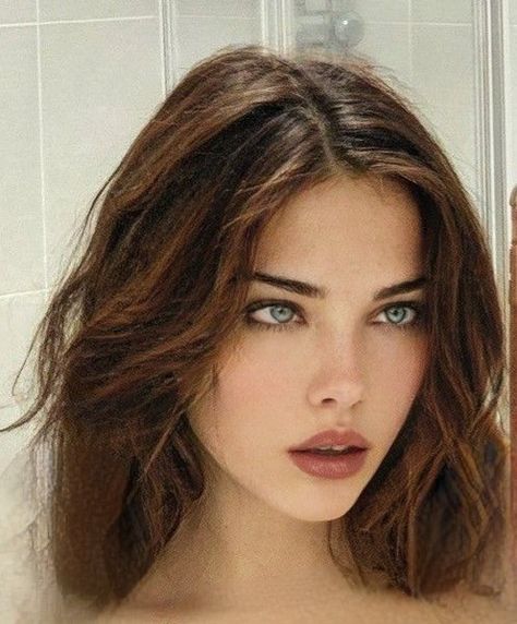 Desired Face, Wide Face, Face Aesthetic, Brunette Girl, Girl Face, Beauty Face, Hair Videos, Beauty Secrets, Dark Hair