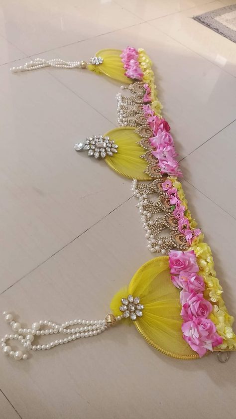 Floral toran Bandarwal Designs Handmade Latest, Toran Designs Doors Handmade Latest, Diy Toran Ideas, Paper Toran, Bandarwal Designs, Toran Designs Doors Handmade, Toran Diy, Hanging Decorations Diy, Handmade Decorative Items