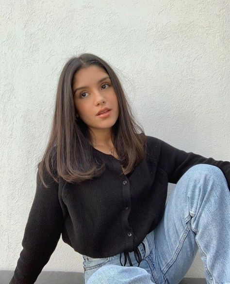 Dark Mid Length Hair, Semi Short Hair, Brown Mid Length Hair, Mid Length Straight Hair, Cortes De Cabello, Brown Hair Inspo, Straight Hair Cuts, Midlength Haircuts, Haircuts Straight Hair