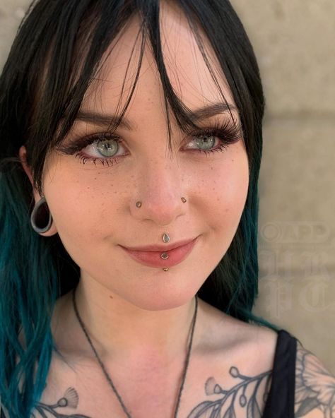 Flat Vertical Labret Jewelry, Cute Labret Piercing, Jestrum And Vertical Labret, Verticle Labret Jewelry, Lower Labret Piercing, Vertical Labret And Medusa, Labret And Medusa Piercing, Vertical Labret Piercing Hoop, Medusa And Vertical Labret Piercing