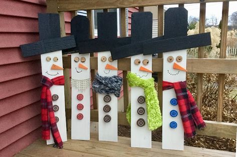 A Fiddler's Journey: Fence Picket Snowman Log Snowman, Picket Fence Crafts, Fence Picket, Fence Pickets, Christmas Wooden Signs, Wooden Snowman, Snowman Crafts, Fence Post, Christmas Characters