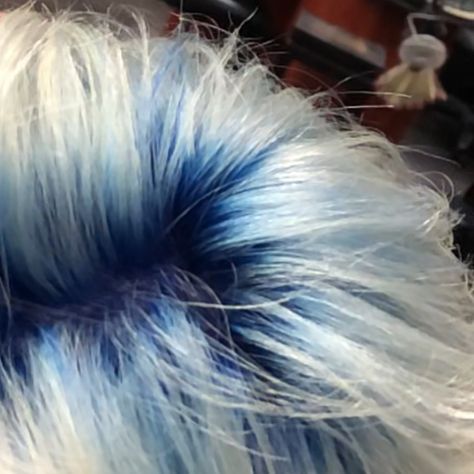 Fun shadow-root/root smudge 🙌🏼 #CutAndColor #NoFilter #Hair #Blue #BlueHair #RootSmudge #ShadowRoot #Platinum #PlatinumBlonde #Redken #PulpRiot #Joico @behindthechair_com Dark Blue Roots Blonde Hair, Icy Blue Hair Ombre, Blue To White Hair, Light Blue Hair With Dark Roots, Colorful Roots Blonde Hair, White Hair Blue Highlights, White Hair Blue Tips, Blue Hair Ideas For Blondes, Icy Blue Hair Color