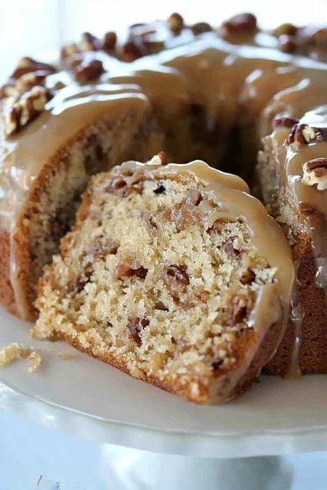 APPLE PECAN CAKE WITH CARAMEL GLAZE - Taste Of Recipe Apple Pecan Caramel Cake, Spice Cake Glaze, Apple Pecan Bundt Cake, Apple Pecan Cake, Apple Bundt Cake Recipes, Apple Pecan Pie, Pecan Pie Cake, Pecan Coffee Cake, Pecan Desserts