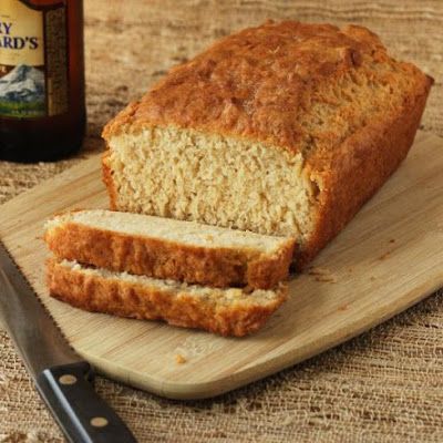 Beer Bread- Tastefully Simple Copycat @keyingredient #bread Simple Beer Bread, Tastefully Simple Beer Bread, Homemade Beer Bread, Honey Beer Bread, Tastefully Simple Recipes, Beer Bread Recipe, Homemade Beer, Tastefully Simple, Beer Bread