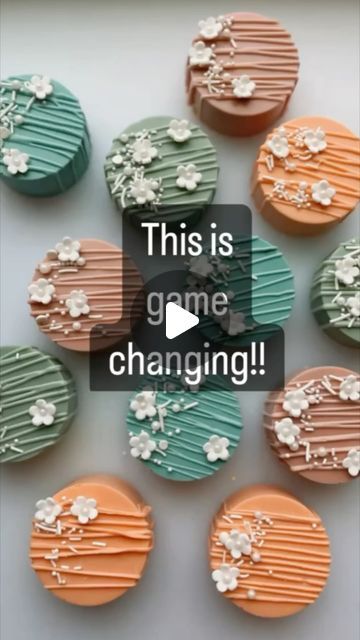 The Original CakePuck! on Instagram: "This makes getting colorful so much less stressful!!   I used about 4.5oz for 3 pucks but melt a little more to save for a drizzle, just scrape it into a piping bag and reheat for 10 seconds at a time when you’re ready.   Don’t be afraid to let your colors SHINE!!   Silicone bowls are the best and from @orsongygi   Chocolate coloring from @thesugarart I love them!  Comment warm or heat or something 😂 if you want me to send you the link to my chocolate warmers!   To get your molds sets head to the profile 🥰🔥👊🏼  Happy Pucking!   #cakepucks #bentycakes #melts #candymelts #bakinghacks #easterdesserts" Melted Chocolate Recipes, Dessert Pops, Chocolate Molds Recipe, Silicone Molds Recipes, Cake Pucks, Fancy Desserts Recipes, Cake Pop Molds, Gourmet Cakes, Cookie Table