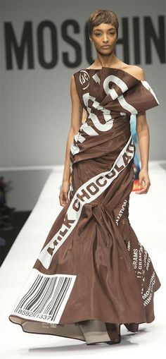 Hershey dress, Moschino Fall 2014 Artsy Dress, Unusual Clothes, Extreme Fashion, Paper Dress, Eclectic Fashion, Glamour Fashion, African Inspired, Fall 2014, Long Dresses