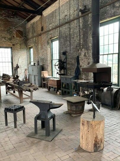 The shop at the Georgia Railroad Museum, Savannah, GA. Home Forge, Skull Warrior, Blacksmith Workshop, Garage Workshop Layout, Black Smith, Workshop Layout, Blacksmith Forge, Anvils, Blacksmith Tools