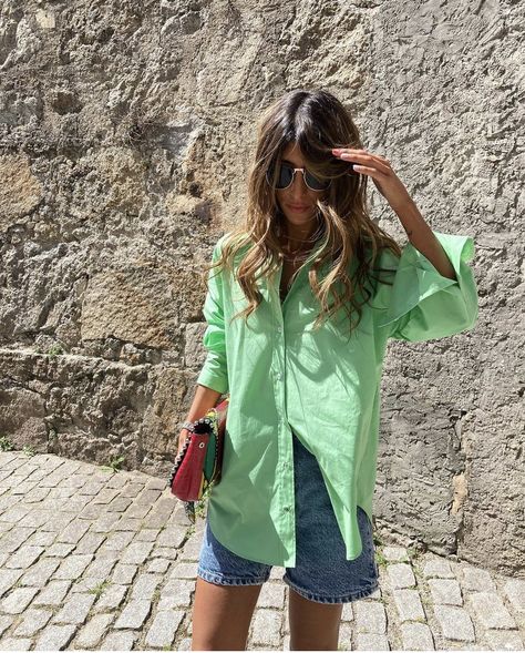 Green Linen Shirt Outfit Women, Pregnant Costumes, Linen Shirt Outfit Women, Linen Shirt Outfit, Pregnancy Costumes, Shirt Outfit Summer, Green Linen Shirt, Jean Short Outfits, Outfits Chic