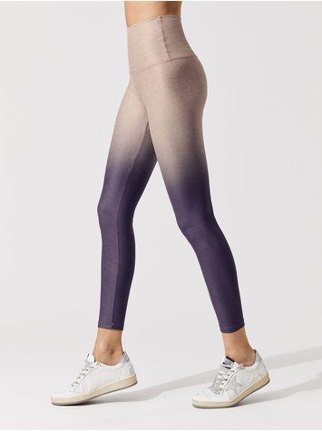 BEYOND YOGA Spacedye High Waist Midi Legging Ombre Wild wisteria-brazen blush/Deep amethyst ombre LEGGINGS Pilates Wear, Affordable Leggings, Cute Sports Bra, Ombre Leggings, Athleisure Leggings, Color Block Leggings, Carbon 38, Activewear Brands, Activewear Fashion