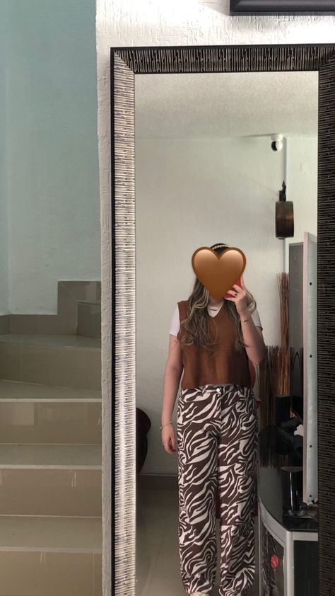 brown outfit Brown Zebra Pants Outfit, Patterned Pants Outfit, Zebra Pants, Zebra Pant, Ootd Inspo, Brown Outfit, Pants Pattern, White Pants, Printed Pants